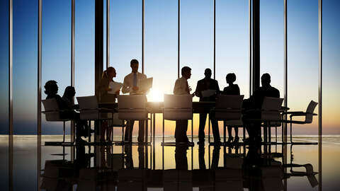 Business-people-working-3